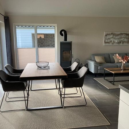 Watt'N Blick - Hundefreundliches Ferienhaus Mit Ausblick Ueber Die Wiesen Bis Zum Deich Schweiburg Ngoại thất bức ảnh