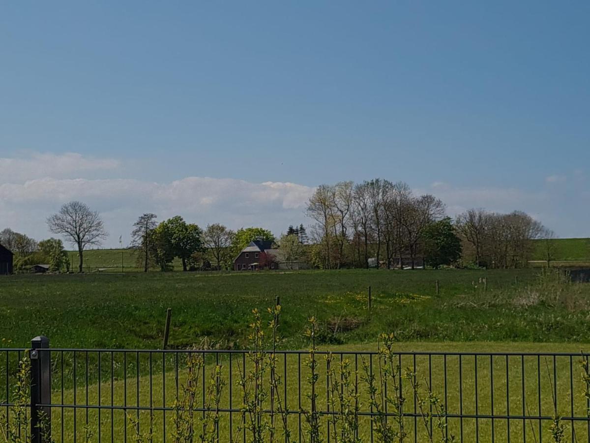 Watt'N Blick - Hundefreundliches Ferienhaus Mit Ausblick Ueber Die Wiesen Bis Zum Deich Schweiburg Ngoại thất bức ảnh