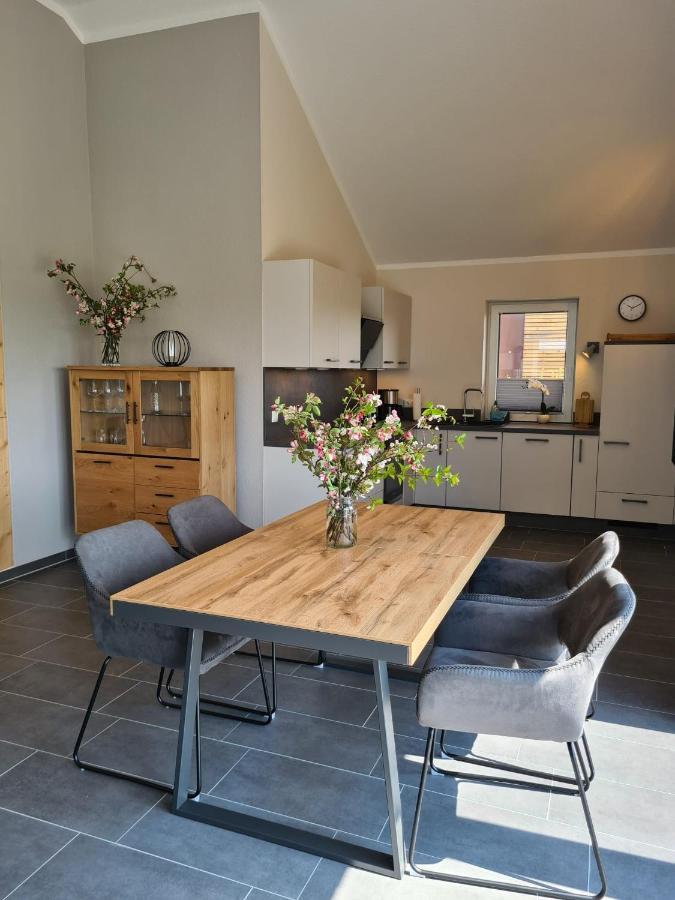 Watt'N Blick - Hundefreundliches Ferienhaus Mit Ausblick Ueber Die Wiesen Bis Zum Deich Schweiburg Ngoại thất bức ảnh