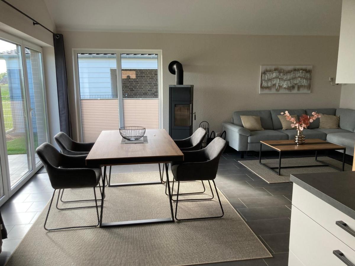 Watt'N Blick - Hundefreundliches Ferienhaus Mit Ausblick Ueber Die Wiesen Bis Zum Deich Schweiburg Ngoại thất bức ảnh