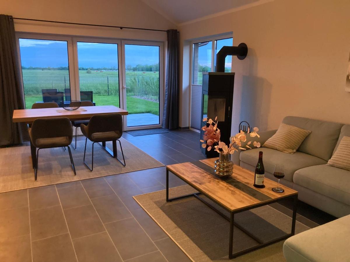 Watt'N Blick - Hundefreundliches Ferienhaus Mit Ausblick Ueber Die Wiesen Bis Zum Deich Schweiburg Ngoại thất bức ảnh